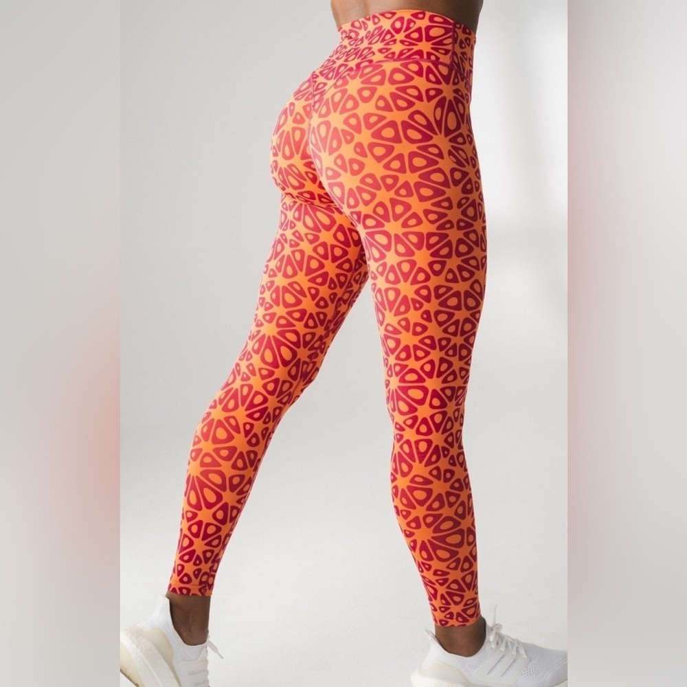 Vitality X Cosmopolitan The Ascend Pant Tights size small